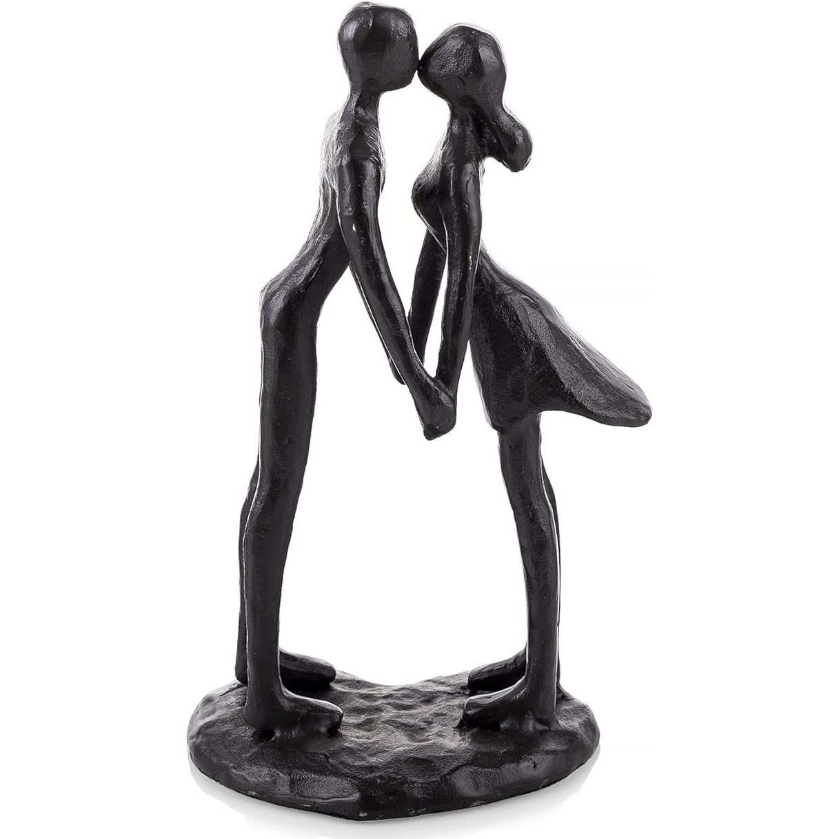 kissing couple sculpture