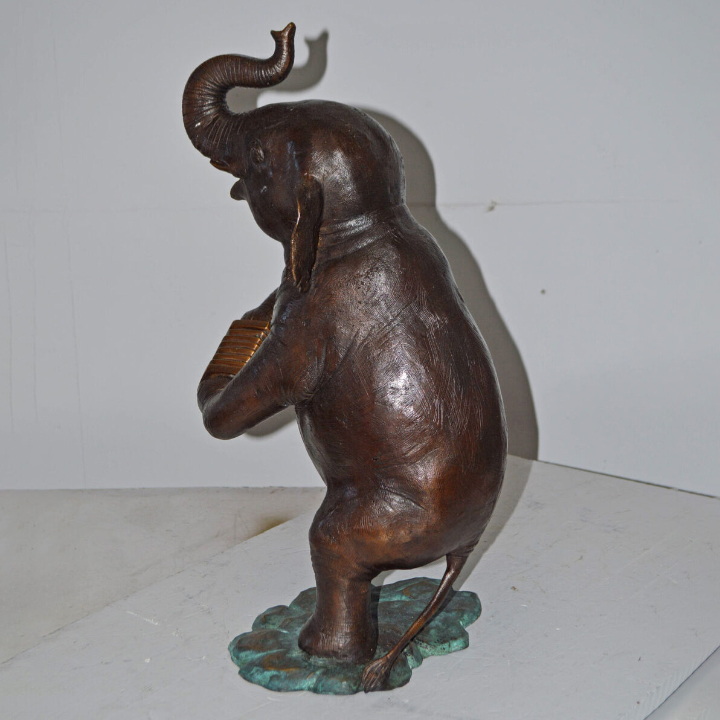 circus elephant statue