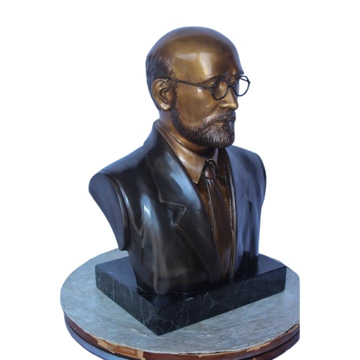 janusz korczak statue