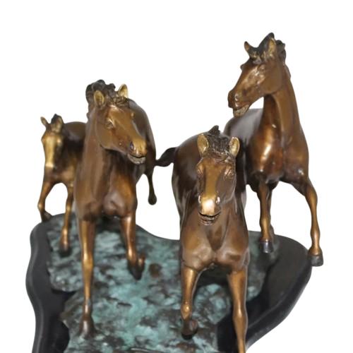 four horse statue